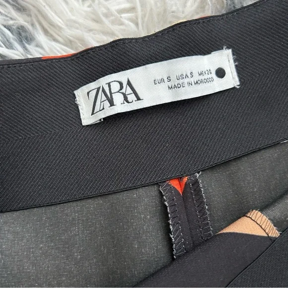 Zara High Waisted Geometric Print Shorts - Picture 5 of 5